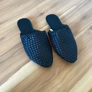 NWOT woven mules in black